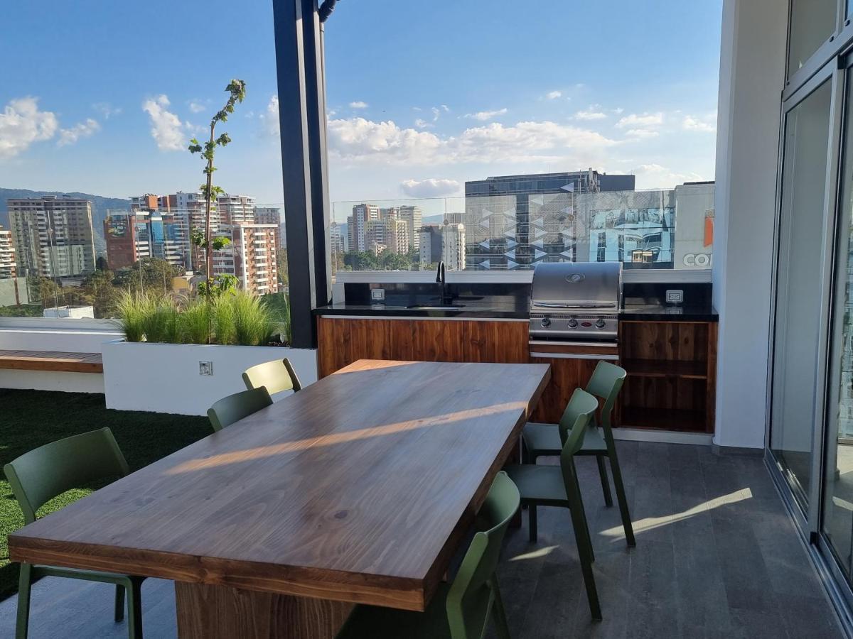 Amazing Aircrafts Views In Front Of Airport Apartment Guatemala City Exterior photo